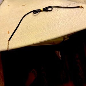 Black tie in the middle choker